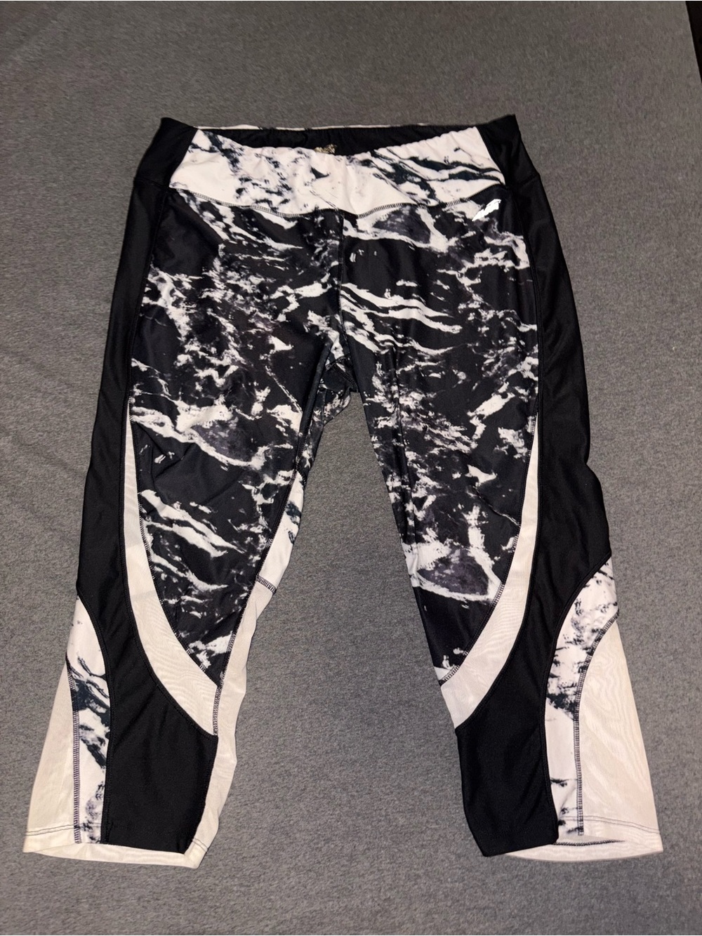Avia Black and White Marble Workout Capris